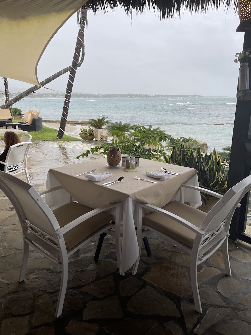 Velero Sunset Grill restaurant